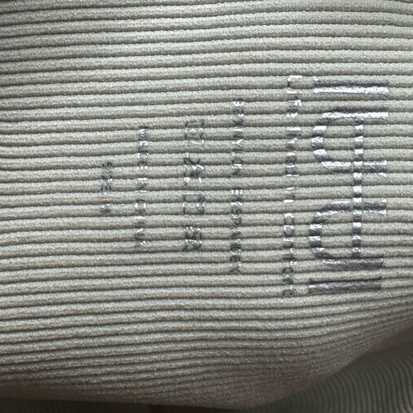 NWT SIZE M Cream Mid-Thigh Athletic Shorts and top with Stretch Fabric - Picture 6 of 8